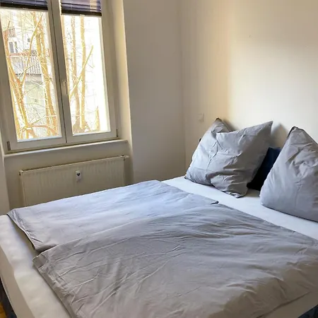 Stadtwohnung, Zentrale Lage, Stilvoll Vollmoebliert アパート