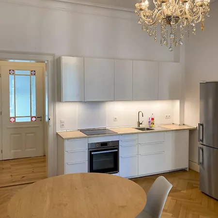 Stadtwohnung, Zentrale Lage, Stilvoll Vollmoebliert Appartamento